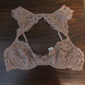 Pink underwire unlined laced bra / bralette